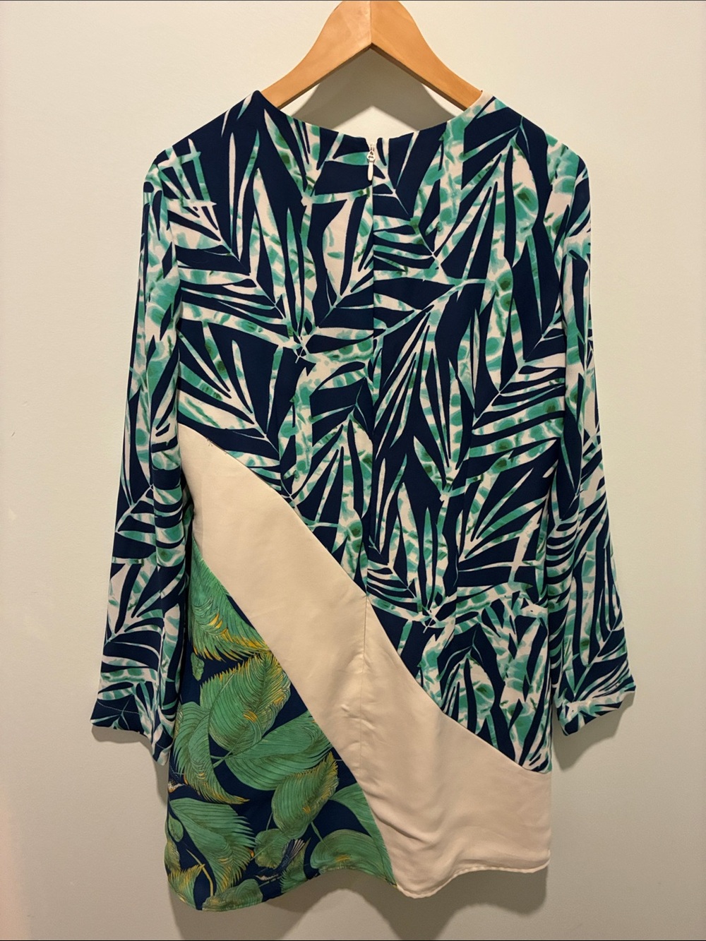 BCBGMaxAzria Blue Green and White Leaf Printed Mini Dress Size Medium